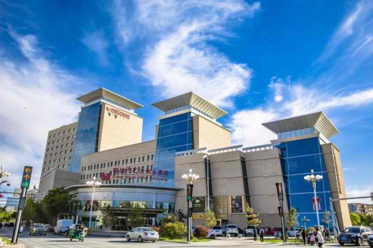 Grand Soluxe Hotel ตุนหวง ภายนอก รูปภาพ