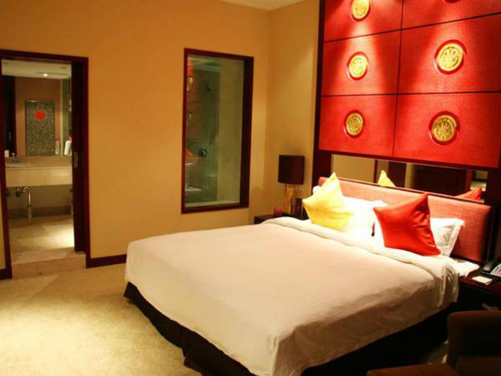 Grand Soluxe Hotel ตุนหวง ภายนอก รูปภาพ